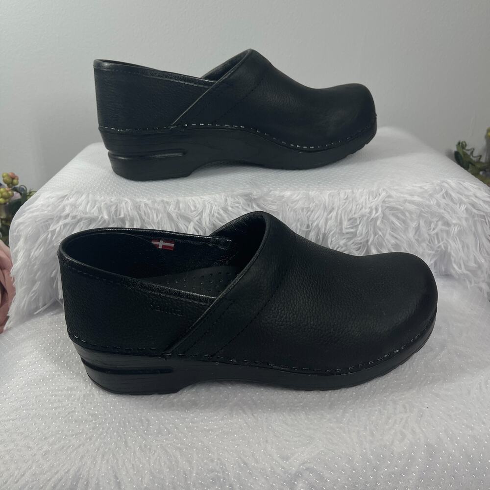 Sanita Scandi Cabrio Clogs Women's Size 7 Black Leather Comfort Slip On Gorpcore